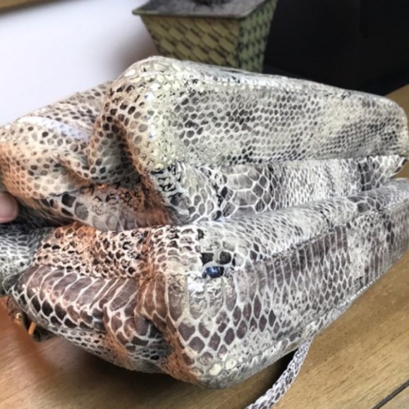 Elliot Lucca Beautiful Snakeskin/Python Print Handbag - Picture 14 of 14